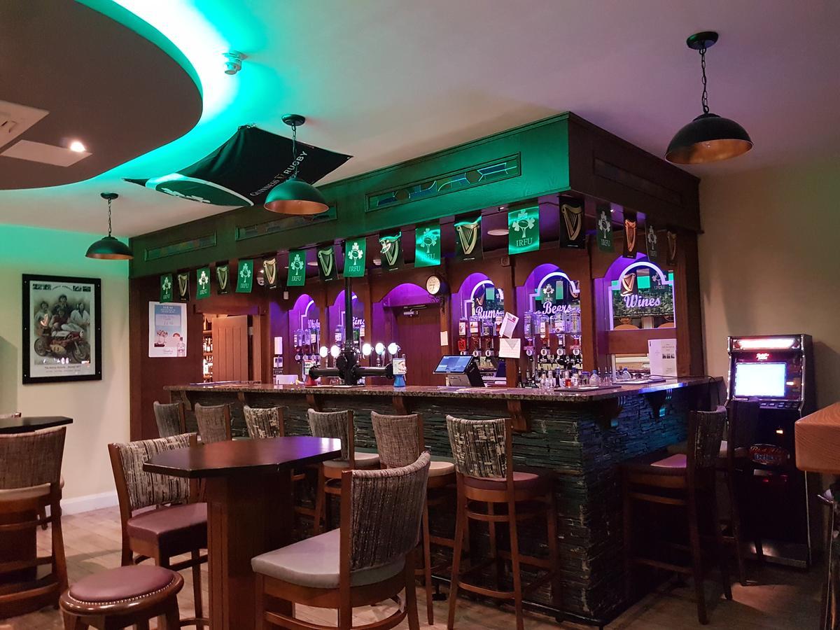 The Armada Inn Баллимони Экстерьер фото